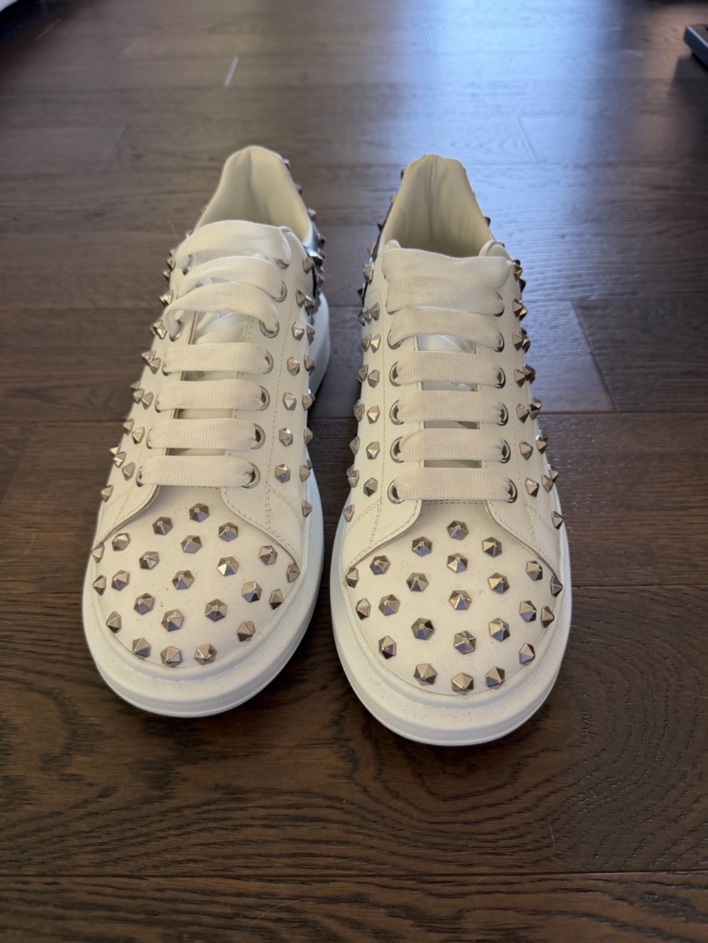 Alexander McQueen White Leather Low-Top Sneakers with Silver Studs - Men
